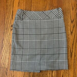 Checkered pencil skirt